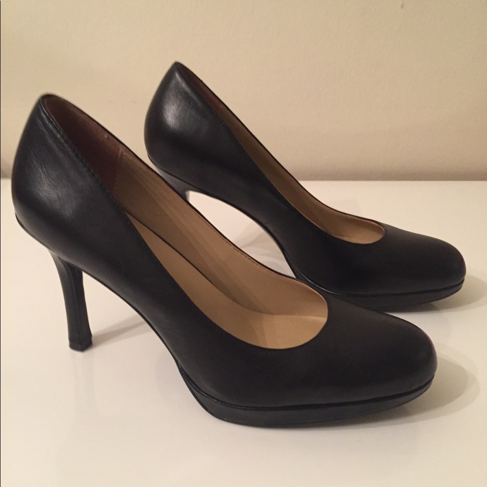 NWOT fabulous black leather heels sz 6.5